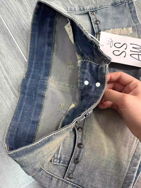 Ženske denim ultra kratke šorceve, američki retro pank rock stil, sladko-pikantno, niski struk, uska silueta, prianjaju uz bokove