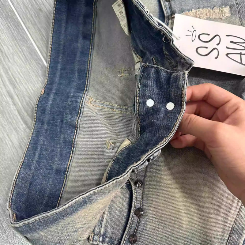 Ženske denim ultra kratke šorceve, američki retro pank rock stil, sladko-pikantno, niski struk, uska silueta, prianjaju uz bokove