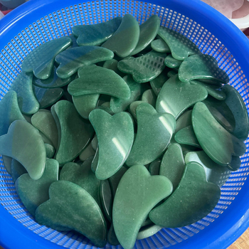 Guasha alat za lice od jade, oblik delfina i V oblik, zeleni aventurin, rogasti oblik, jedan komad