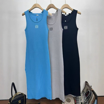 M2025 Bez rukava, okrugli izrez, elastična pletena haljina, uski kroj, midi duljina, Hepburn stil