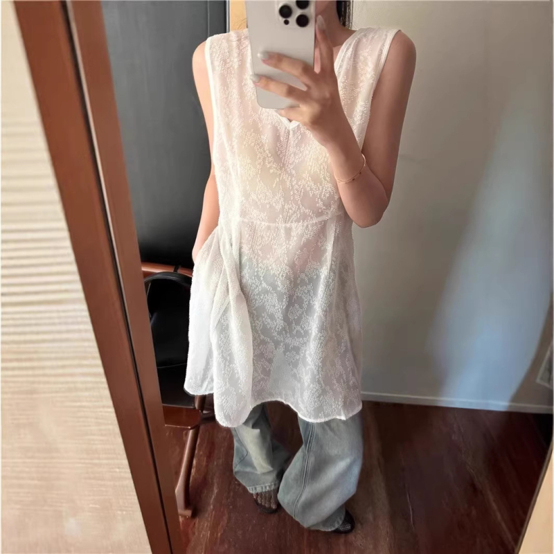 Korejski stil: elegantne čipkaste haljine bez rukava za slojevito nošenje