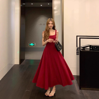 2025 godina inspirirana francuskim stilom, elegantan Hepburn stil, crvena haljina na tanke naramenice, za žene, ljeto, naglašeni struk, duga haljina A-linije