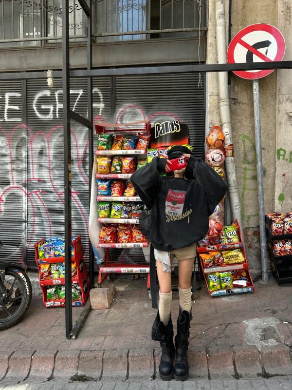 Set mode za ranu jesen 2026 – stiliziran, vitkiji kroj, trendovski, casual, svestran, gornji dio i šorc