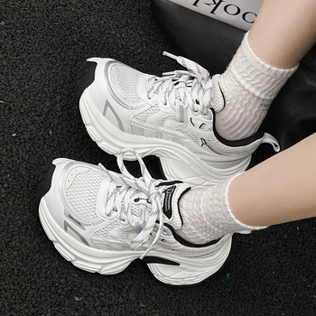 Ženske cipele od prave kože s debelom potplatom, stil dad shoes, okrugli vrh, peta 6–8 cm, udobne svakodnevne sportske tenisice – jesen 2025