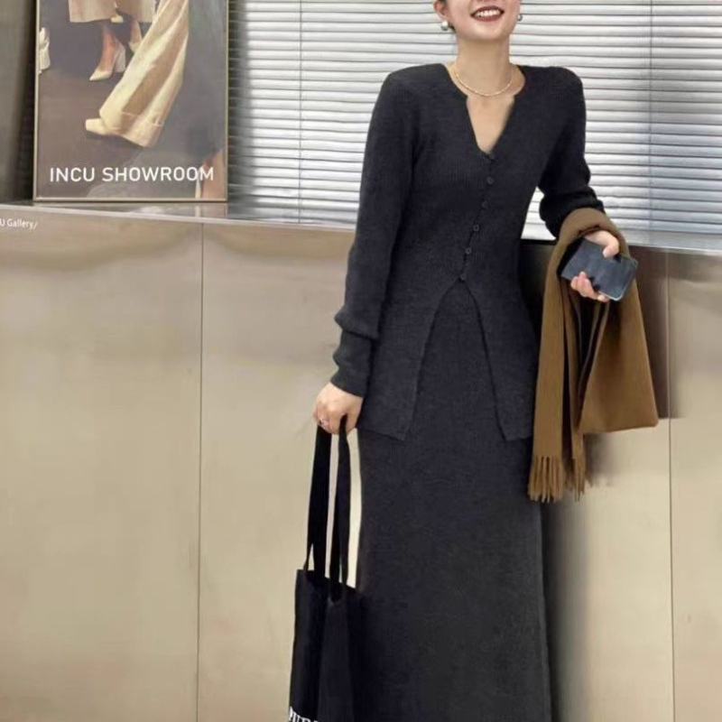 Ženski dvodijelni set: pleteni kardigan u Hepburn stilu i duga suknja, retro