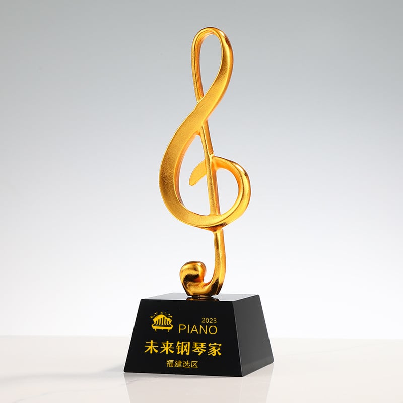 Kristalni glazbeni trofej s motivom note — prilagođena nagrada za natjecanja pjevanja i klavirske recitale; medalja za izvanrednog učenika