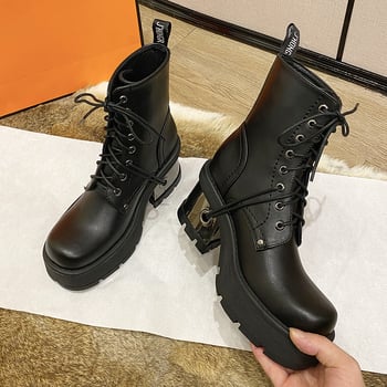 Tamne motociklističke čizme s debelim potplatom i masivnom petom, retro punk čizme na vezanje s metalnim detaljima, ženske čizme