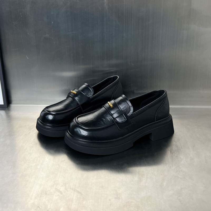 Ženske loaferice s debelim potplatom, crne, slip-on, proljeće 2026