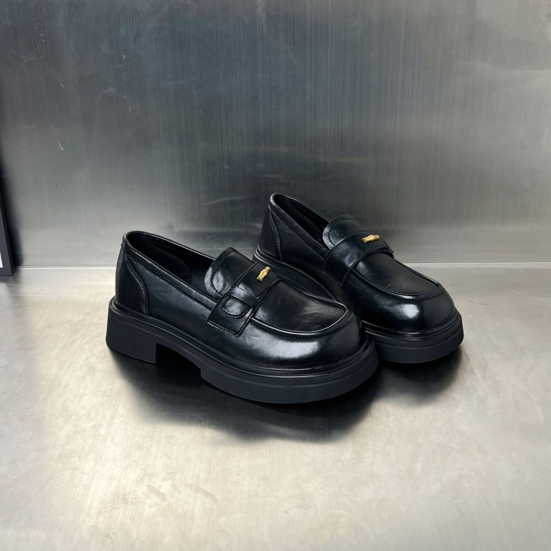 Ženske loaferice s debelim potplatom, crne, slip-on, proljeće 2026