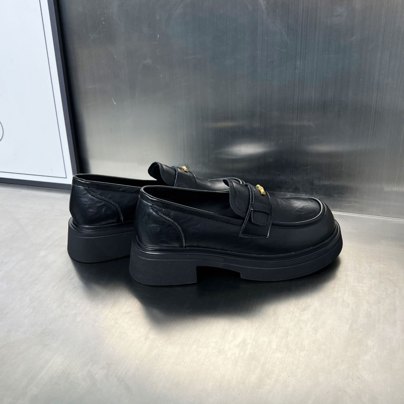 Ženske loaferice s debelim potplatom, crne, slip-on, proljeće 2026