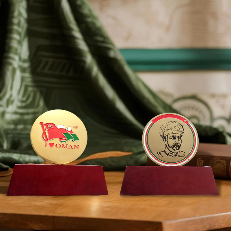 Prilagođeni metalni trofej s omanskom zastavom i grbom, Bliskoistočni kulturni motiv, stolni ukras, poklon