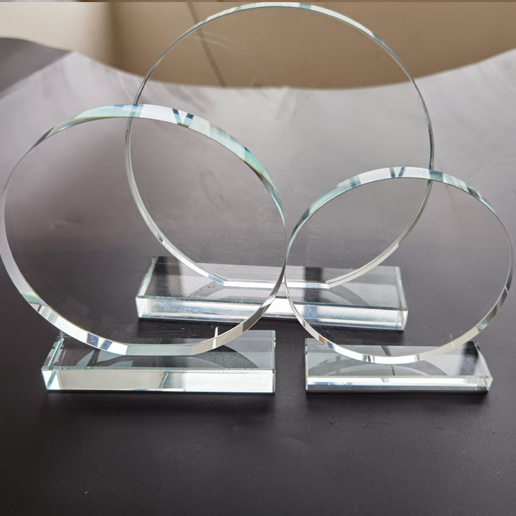 Prazan kristalni trofej i medalja, prilagodljivo