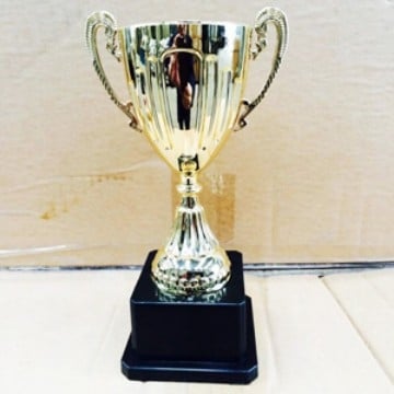 Plastični trofej s kvadratnom bazom, 7,5 inča, za učenike, razni stilovi