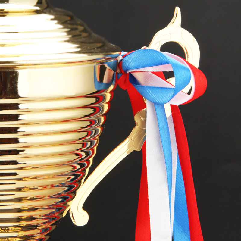 Metalni trofej s četiri stupa za korporativno godišnje okupljanje, višeslojna nagradna medalja, prilagodljiva