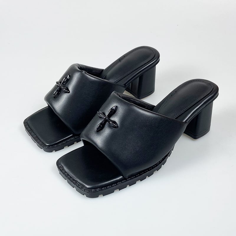 Ženske sandale s kvadratnom nosom, debelim petama i remenom između prstiju, slip-on za vanjsku upotrebu