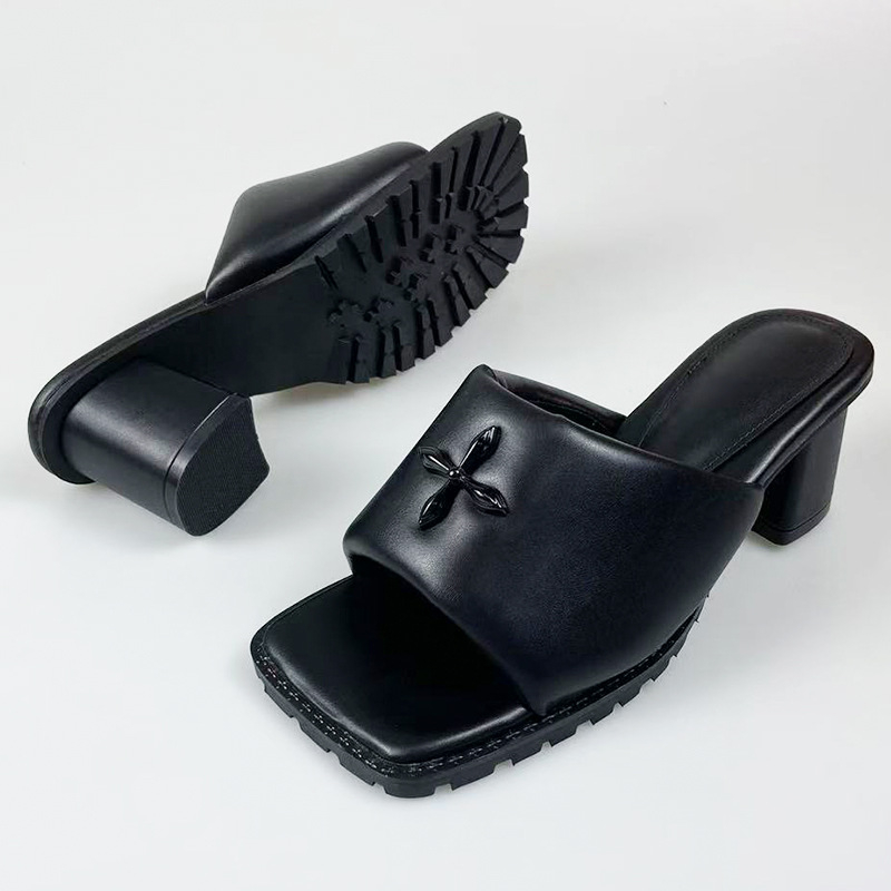 Ženske sandale s kvadratnom nosom, debelim petama i remenom između prstiju, slip-on za vanjsku upotrebu