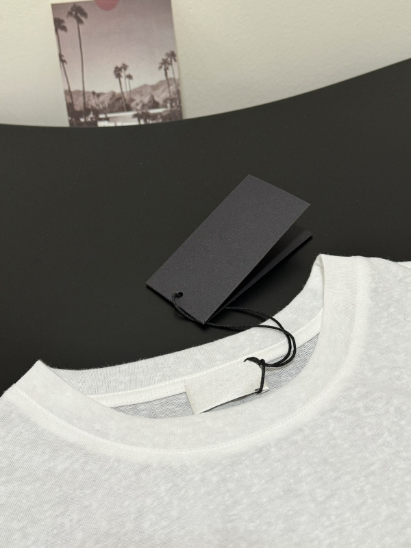 Ženski ljetni T-shirt s okruglim izrezom i kratkim rukavima, bijela jednobojna, s izvezenim detaljima, tankog materijala