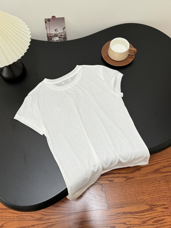 Ženski ljetni T-shirt s okruglim izrezom i kratkim rukavima, bijela jednobojna, s izvezenim detaljima, tankog materijala
