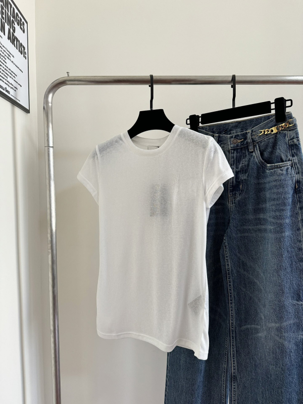 Ženski ljetni T-shirt s okruglim izrezom i kratkim rukavima, bijela jednobojna, s izvezenim detaljima, tankog materijala