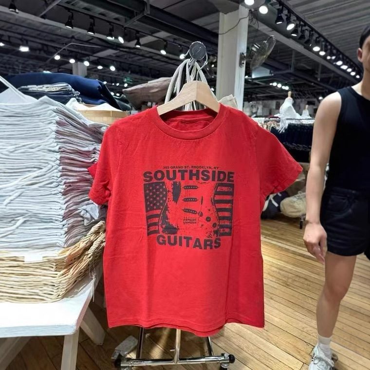 BM stil Crveni print gitare, ženska majica kratkih rukava s okruglim izrezom, sladko-pikantan dizajn, vizualno naglašava siluetu, pogodna za slojevito nošenje ili vanjsku odjeću