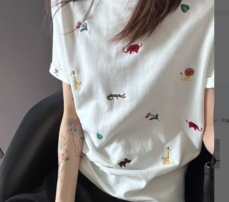 Ženski bijeli pamukasti T‑shirt s kratkim rukavima, korejskog stila, slatko izšiven, ljetni dizajn, nišni top