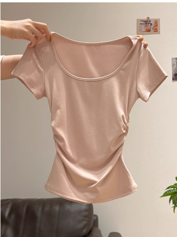Ženski T-shirt s U-izrezom, kratkim rukavima, plisirana struk, ljetni model 2025, jedinstven dizajn