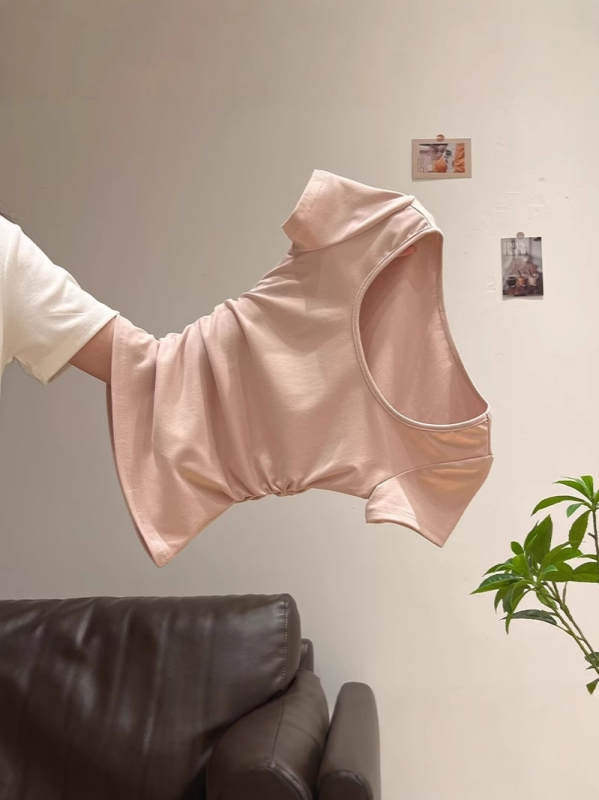 Ženski T-shirt s U-izrezom, kratkim rukavima, plisirana struk, ljetni model 2025, jedinstven dizajn