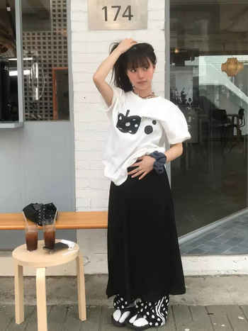 Ohesh*O Damska ležerna majica s kratkim rukavima, print s točkastim uzorkom crne jabuke – casual top