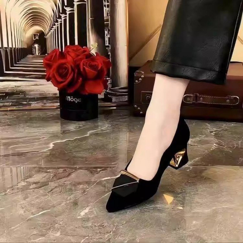 Ženske slip-on cipele od velura s kvadratnim vrhom i debelim petom, francuskog stila, elegantan dizajn, niski otvor, kopča, jesen 2026