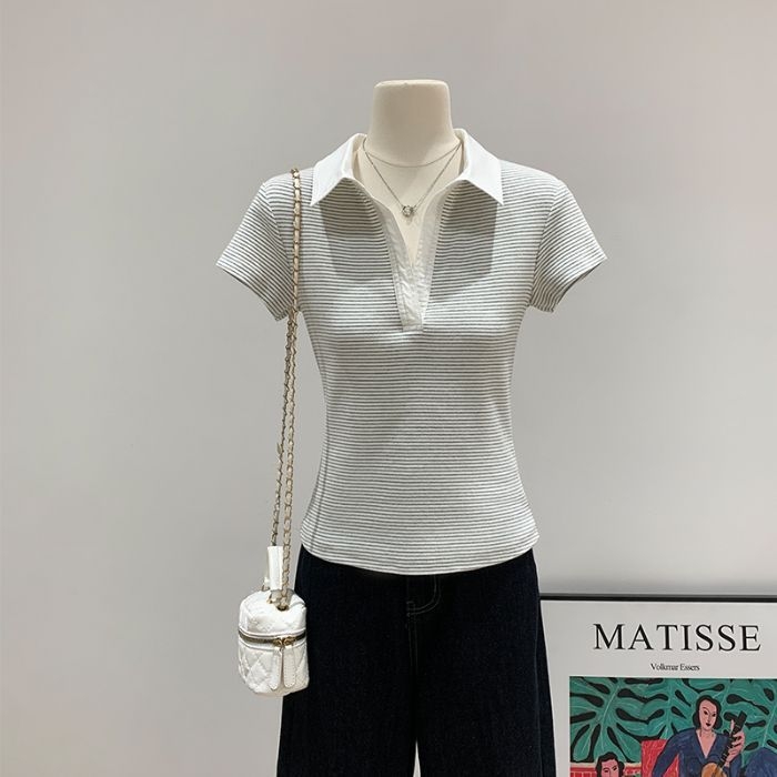 Ženski ljetni T‑shirt s prugama i blokovima boja, polo ovratnik, cropped, ravni rameni, minimalistički stil, retro američki stil, pamuk-spandeks.