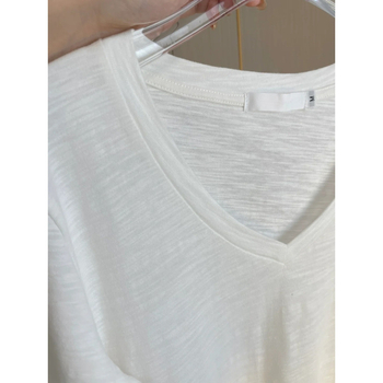 Bijeli ženski T-shirt od slub pamuka s V-izrezom, kratkim rukavima, udobnog ležernog kroja za ljeto, prozračan