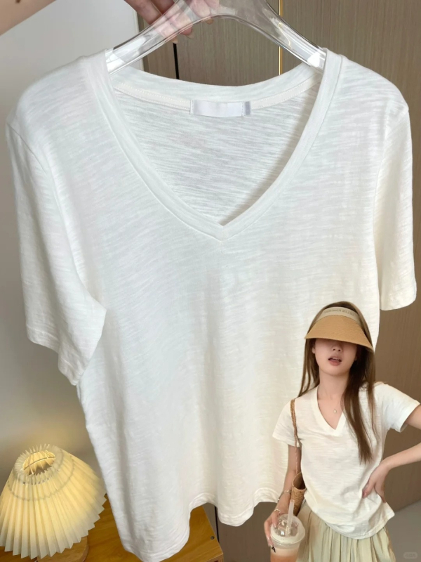 Bijeli ženski T-shirt od slub pamuka s V-izrezom, kratkim rukavima, udobnog ležernog kroja za ljeto, prozračan