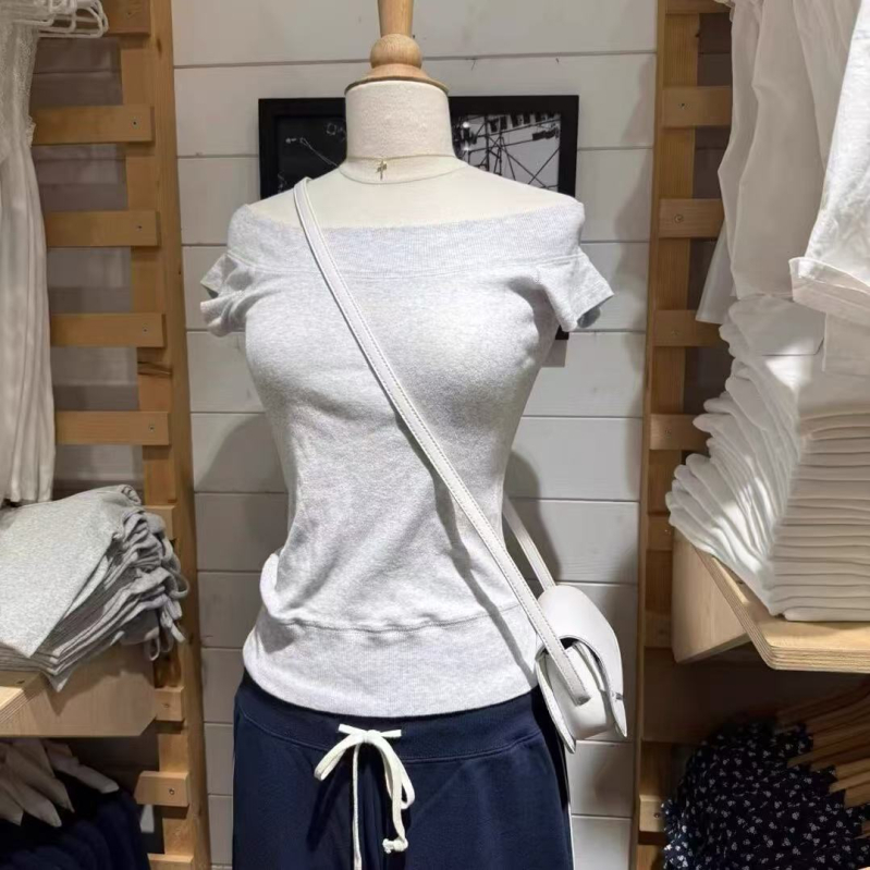 BM stil ženski pamukasti T‑shirt uskog kroja, siva ribana tekstura, okrugli izrez, jedno rame, kratki rukavi, uski kroj, Feifei rukavi, ljetni top