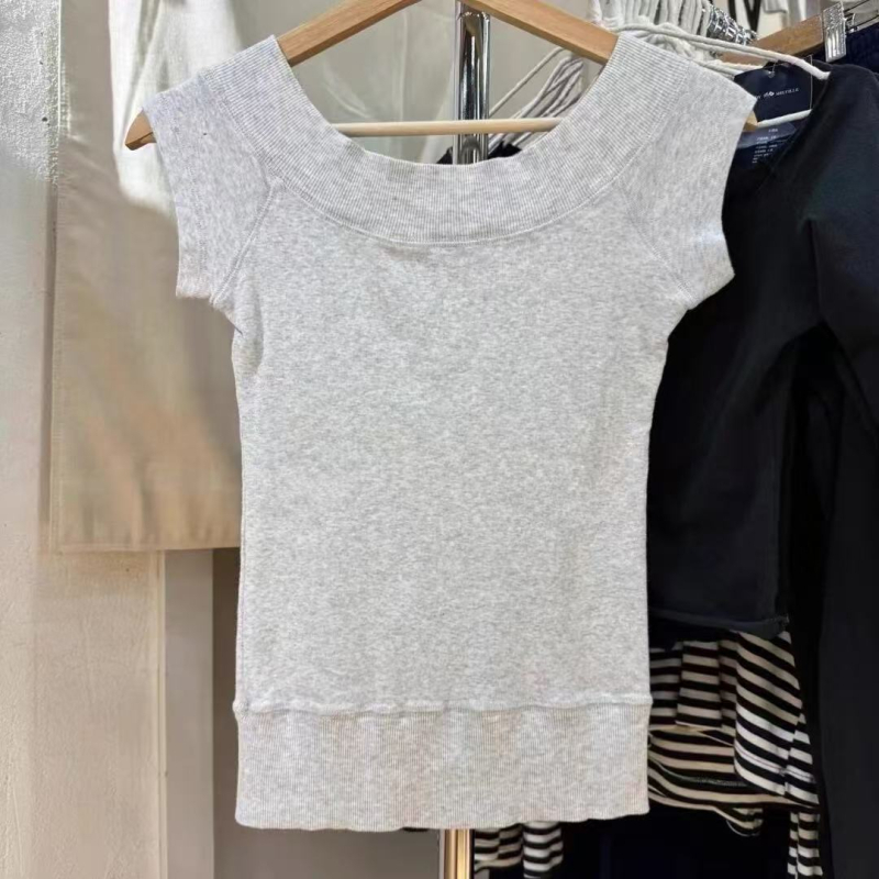 BM stil ženski pamukasti T‑shirt uskog kroja, siva ribana tekstura, okrugli izrez, jedno rame, kratki rukavi, uski kroj, Feifei rukavi, ljetni top