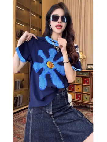 Ženski pamukasti T-shirt s flokiranim printom cvijeća, kratki rukavi, opušten kroj, okrugli izrez, ljeto 2025