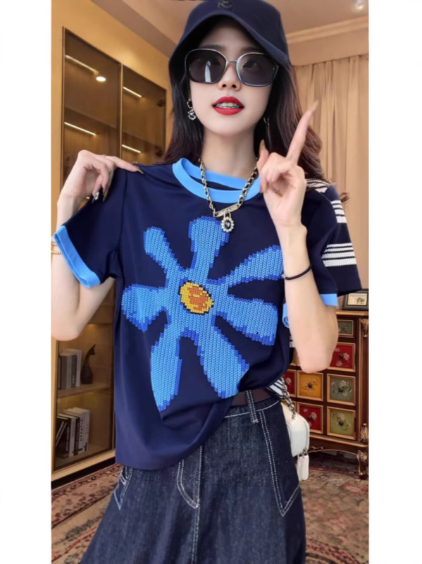 Ženski pamukasti T-shirt s flokiranim printom cvijeća, kratki rukavi, opušten kroj, okrugli izrez, ljeto 2025
