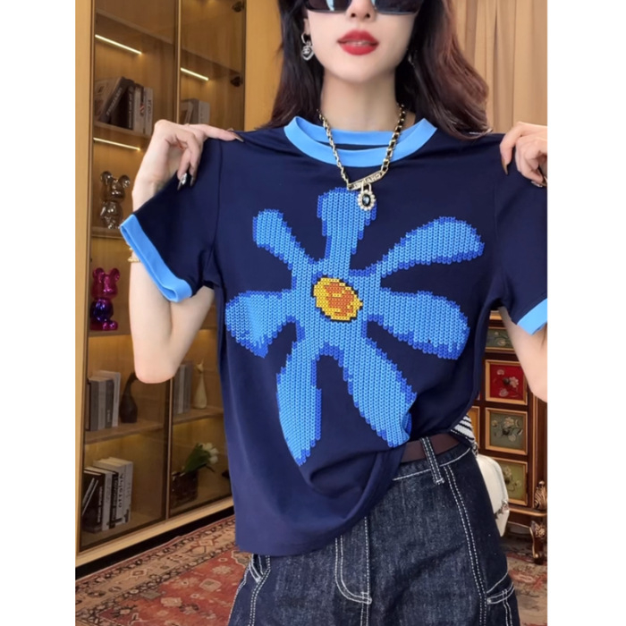 Ženski pamukasti T-shirt s flokiranim printom cvijeća, kratki rukavi, opušten kroj, okrugli izrez, ljeto 2025