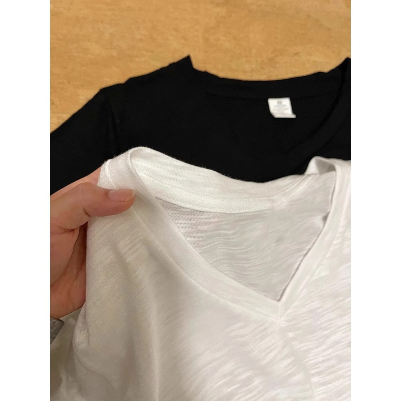 Ženski lagani bijeli T-shirt s V-izrezom, kratki rukavi, opuštena silueta, slub pamuk