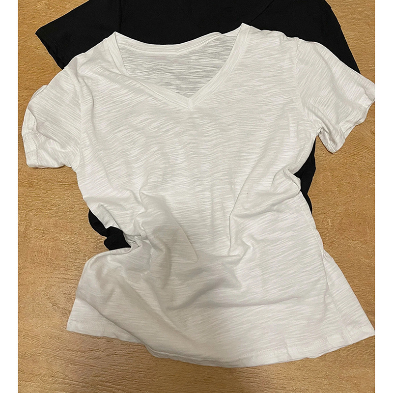 Ženski lagani bijeli T-shirt s V-izrezom, kratki rukavi, opuštena silueta, slub pamuk