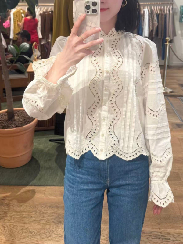 Ženska bijela bluza s vešom, valoviti uzorak i izrezana čipka, stojeći ovratnik, kratki kroj, dugi rukavi, francuski stil, jesen-zima 2025
