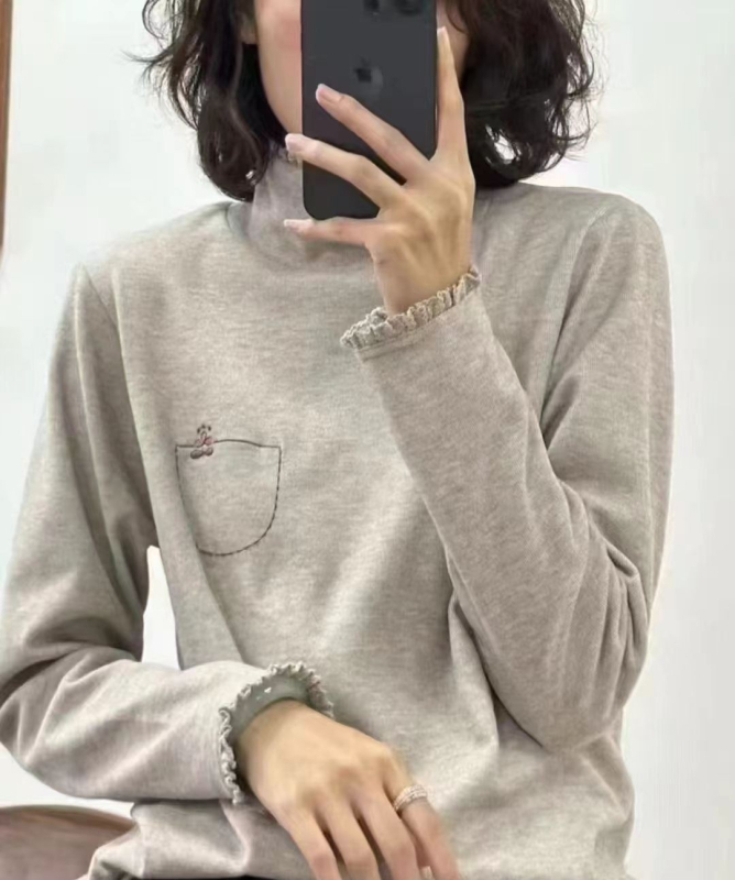 Izšivana baza majica s čipkom na rubu, jesen-zima 2025, ženski ležerni T-shirt 018