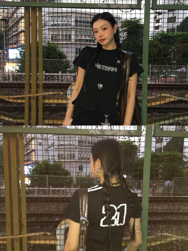 Ženski T‑shirt s čipkastim rubom i natpisom, uski kroj, kratke rukave, okrugli izrez, hongkonški retro stil