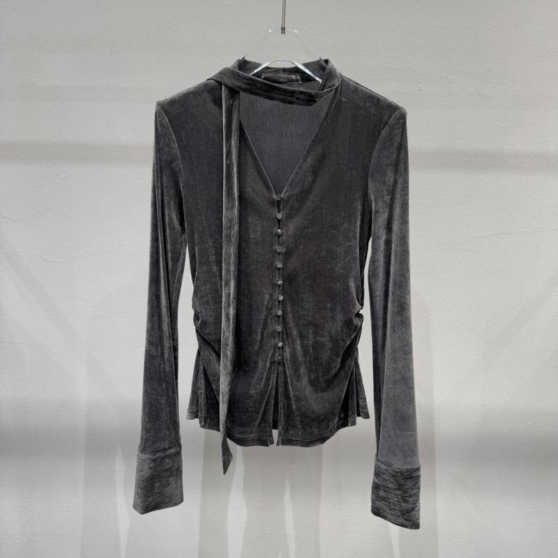 50126011 Baršunasti top s V izrezom i dugim rukavima, patchwork detalj