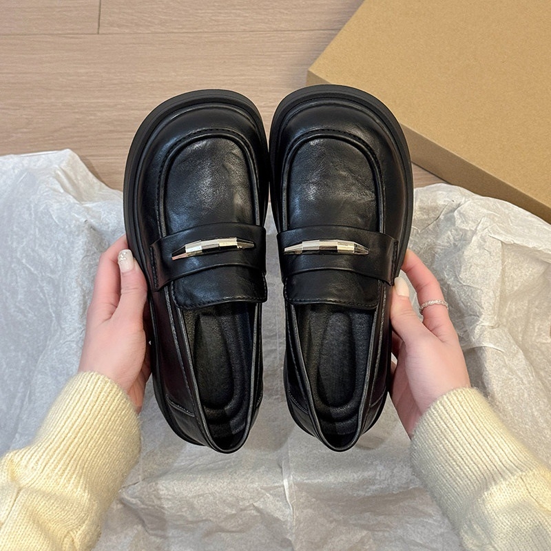 Ženske kožne loaferice slip-on s britanskim stilom, debela potplata i niski blok potpetica, proljeće-ljeto 2026