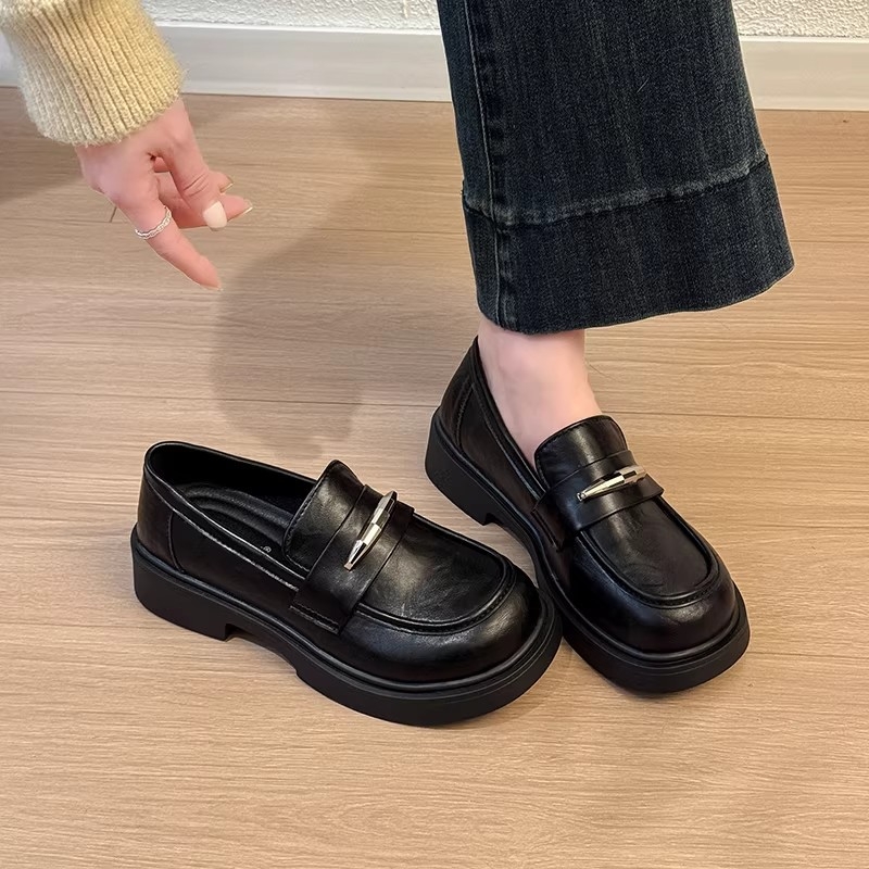 Ženske kožne loaferice slip-on s britanskim stilom, debela potplata i niski blok potpetica, proljeće-ljeto 2026