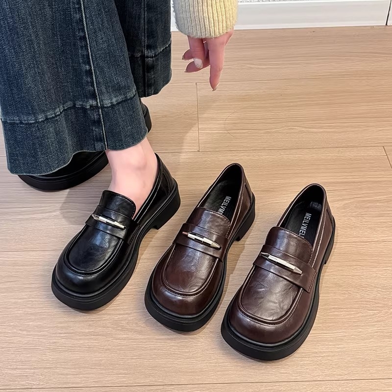 Ženske kožne loaferice slip-on s britanskim stilom, debela potplata i niski blok potpetica, proljeće-ljeto 2026