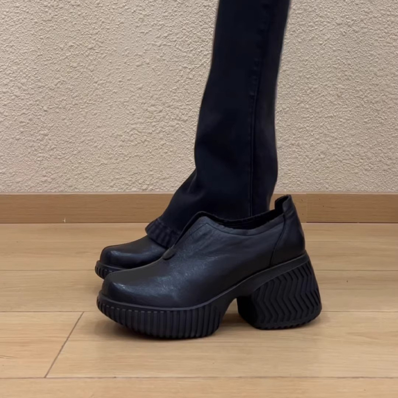 Ženske kožne loaferice s okruglim vrhom, elastičan duboki otvor, debela retro potplat, visina pete 7,5 cm
