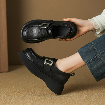 Ženske loafers 2026, kožne cipele u britskom stilu s jedinstvenim vintage dizajnom, okrugli vrh, sjajna koža, debela peta