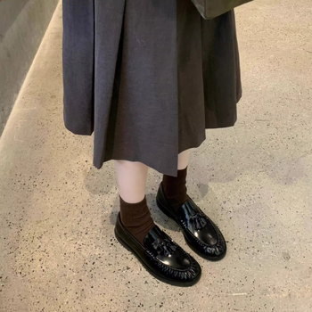 Ženske retro loaferice s resicama i plisiranim detaljima, britanski stil, slip-on cipele