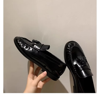 Ženske retro loaferice s resicama i plisiranim detaljima, britanski stil, slip-on cipele